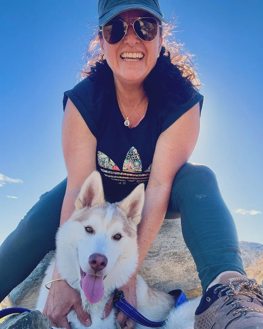 Beautiful white husky sat tied to pole for days until people with good hearts rescued him 5